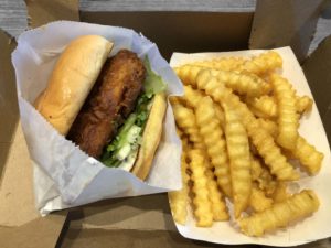 Plat de burgers au Shake Shack à New York