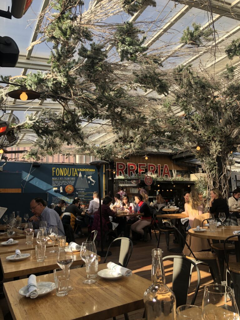 Ambiance de Serra by Birreria, restaurant rooftop à New York
